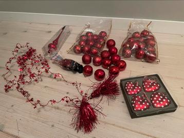 Kerstballen en versiering beschikbaar voor biedingen