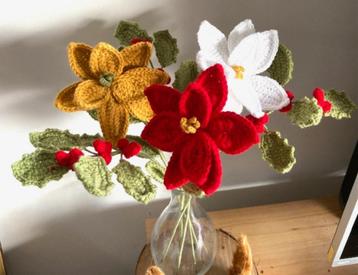 * 3 gehaakte HULSTtakken met rode bes + 3 KERSTSTERREN  beschikbaar voor biedingen