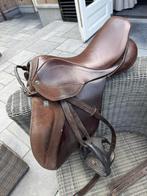 Stübben pony springzadel 15″ – bruin – met suede kniestukken, Dieren en Toebehoren, Ophalen of Verzenden, Gebruikt, Springen