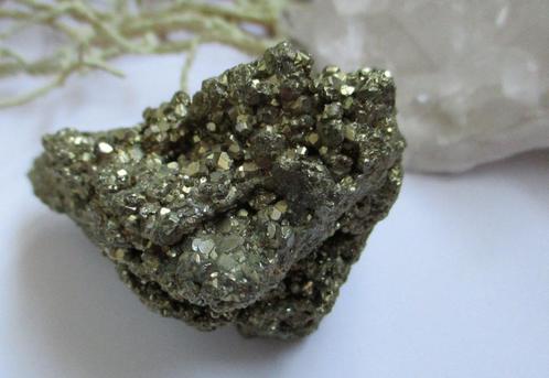 Pyriet - goudkleurig, Verzamelen, Mineralen en Fossielen, Mineraal, Ophalen of Verzenden