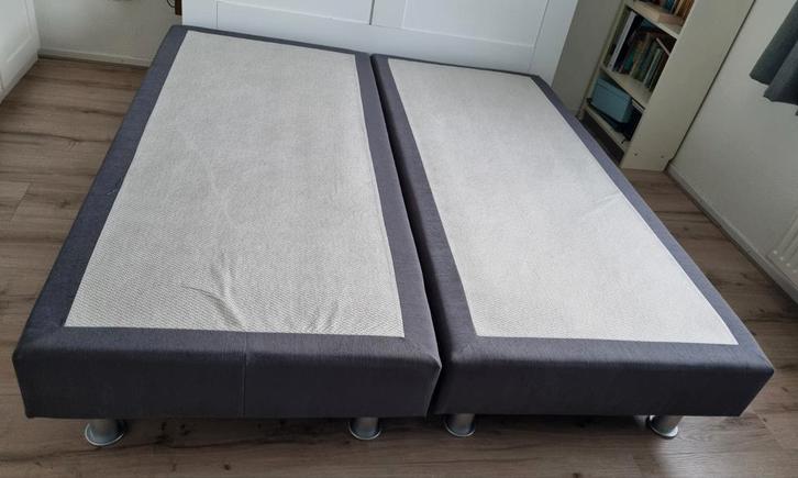 Grijze boxspring 2x90x200 (evt. met matrassen), Huis en Inrichting, Slaapkamer | Boxsprings, Gebruikt, 90 cm, Eenpersoons, Ophalen