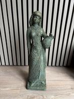 Vrouw met kruik – gesigneerd Mat Wanders (Perkeo), Antiek en Kunst, Kunst | Beelden en Houtsnijwerken, Ophalen of Verzenden