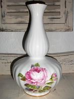 Koninklijke Zuid Holland porseleinen vaasje met rozen, Antiek en Kunst, Curiosa en Brocante, Ophalen of Verzenden
