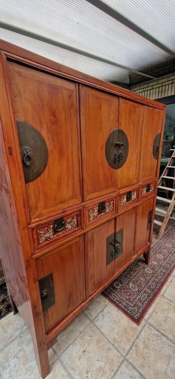 Chinese kast met prachtige details beschikbaar voor biedingen