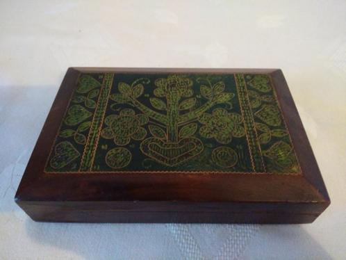 KAARTDOOS ca 15x 10x 3,4 cm notenhout met bewerkt leer, Huis en Inrichting, Woonaccessoires | Overige, Gebruikt, Ophalen of Verzenden