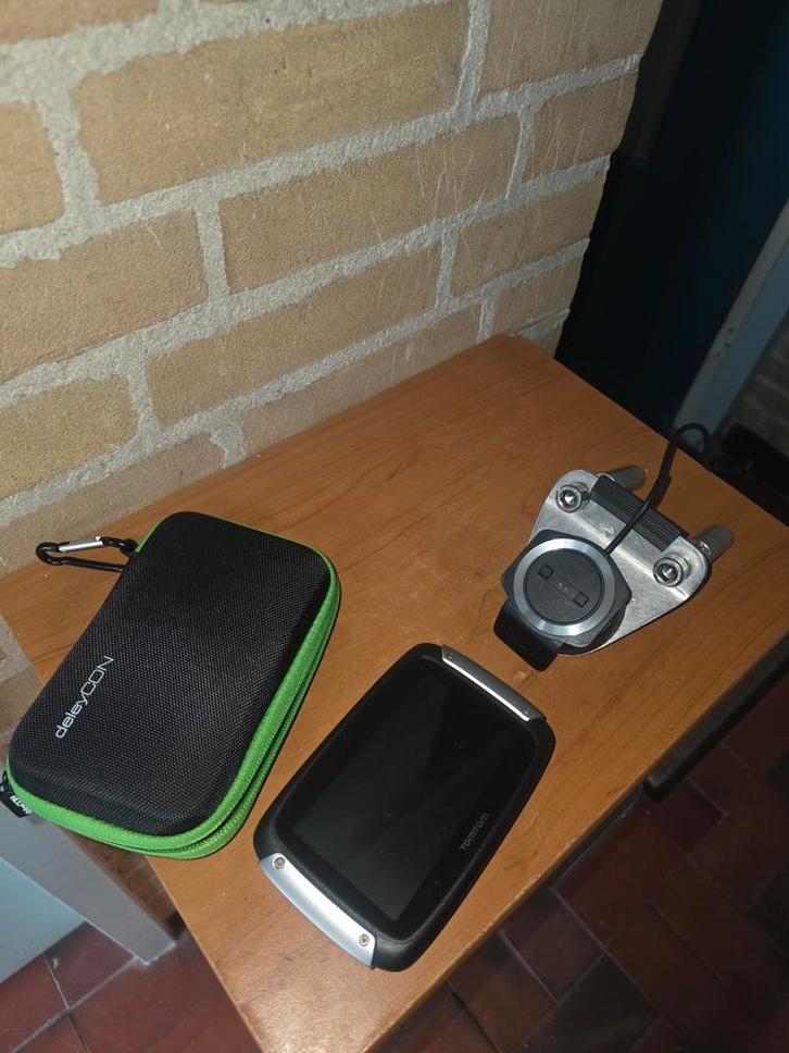 TomTom 410 Can-Am Spyder RT met Mount ook voor auto, Motoren, Accessoires | Navigatiesystemen, Zo goed als nieuw, Ophalen of Verzenden