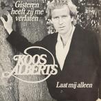 Koos Alberts - Gisteren heeft zij me verlaten-Laat me alleen, Pop, Ophalen of Verzenden, 7 inch