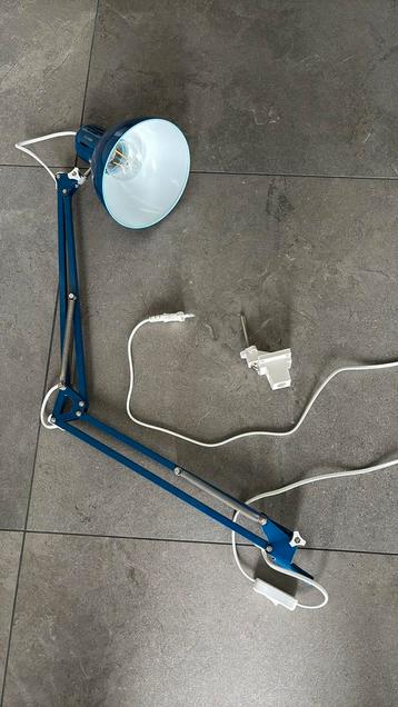 Te koop verstelbare bureaulamp beschikbaar voor biedingen