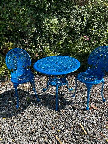 Stevige aluminium tuinset met ijzeren poot beschikbaar voor biedingen