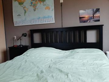 Ikea Hemnes Bed 180 x 200 en nachtkasje in het bruin - afbeelding 5