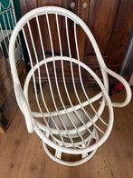 Rieten stoel - rond model, Huis en Inrichting, Stoelen, Ophalen, Gebruikt, Wit, Riet of Rotan
