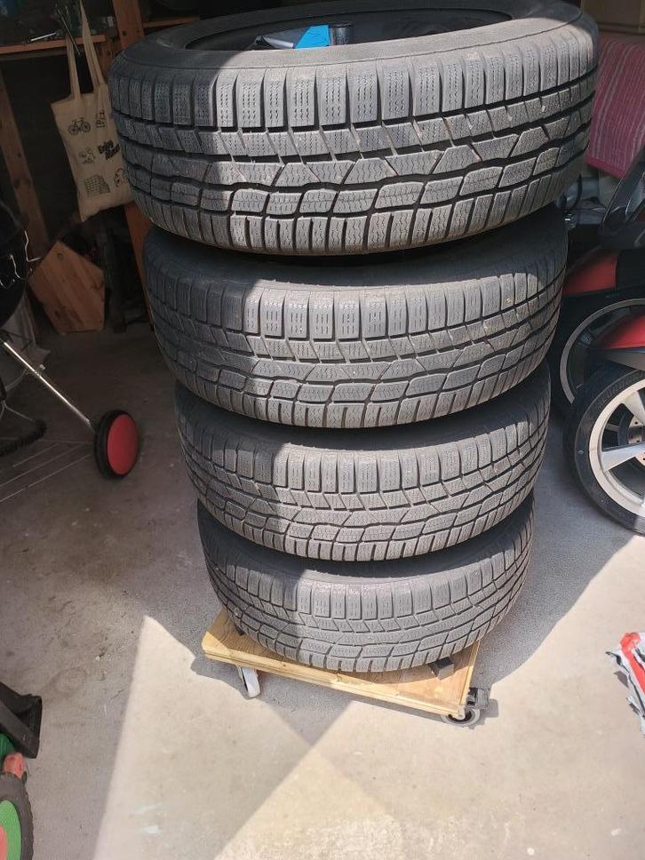 4 winterbanden 205/60 R16, Auto-onderdelen, Banden en Velgen, Band(en), Winterbanden, 16 inch, 205 mm, Personenwagen, Gebruikt