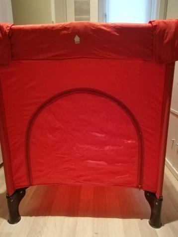 Campingbedje in rood (merk Kidsriver) en in grijs(merk Qute) beschikbaar voor biedingen