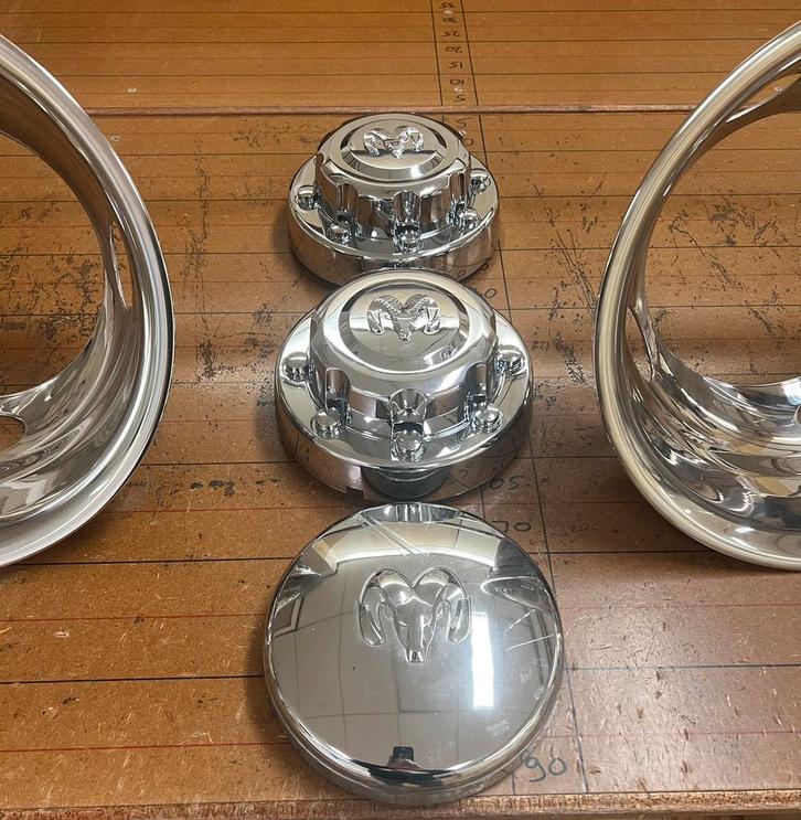 Siervelgen voor een Dodge Ram 3500 1994-2002, Auto diversen, Wieldoppen, Nieuw, Ophalen