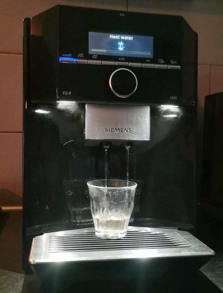 Siemens EQ.9 S300 Espresso Machine 2021, Witgoed en Apparatuur, Koffiezetapparaten, Gebruikt, Gemalen koffie, Koffiebonen, Espresso apparaat