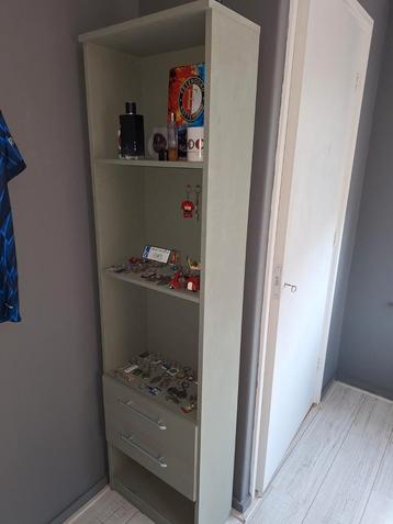 Houten Kastje met Lades en Planken beschikbaar voor biedingen