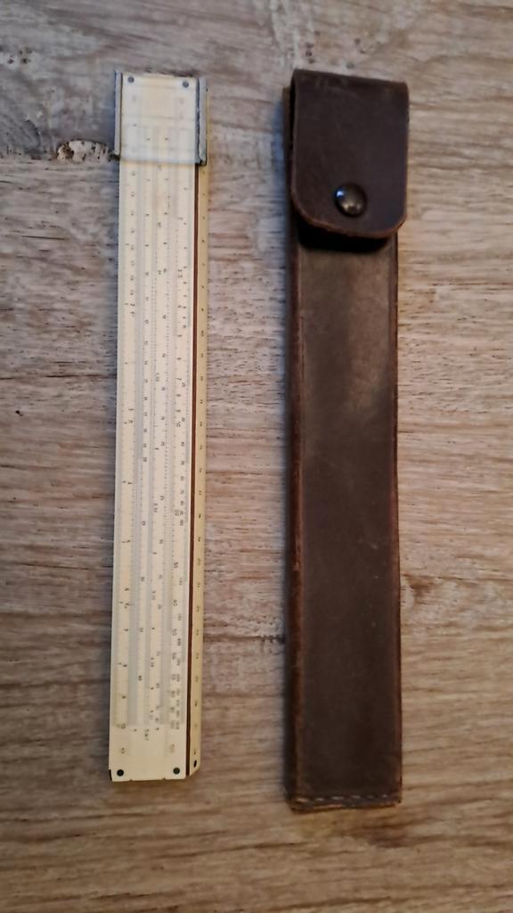 Albert Nestler Rekenlineaal met leren koffer, Antiek en Kunst, Antiek | Gereedschap en Instrumenten, Ophalen of Verzenden