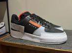 Nike Air Force 1 Type 'Hyper Crimson, Kleding | Heren, Schoenen, Ophalen of Verzenden, Nieuw, Overige kleuren, Nike Air Force