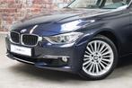 BMW 3 Serie Touring 320i xDrive High Executive Luxury Line A, Auto's, BMW, Te koop, Benzine, Gebruikt, 750 kg