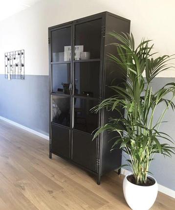 Metalen Vitrinekast Castello van Kwantum twv €400 beschikbaar voor biedingen