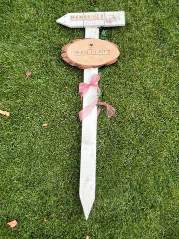 Bruiloft decoratie wegwijsbord beschikbaar voor biedingen