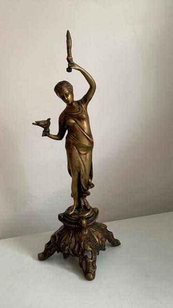 Bronzen beeld  beschikbaar voor biedingen
