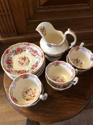 Vintage Theeservies met Bloemenmotief beschikbaar voor biedingen