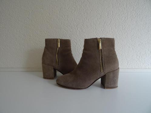 Nike sneakers+Stradivarius enkellaarsjes mt 36 samen voor 8e, Kleding | Dames, Schoenen, Zo goed als nieuw, Overige typen, Overige kleuren
