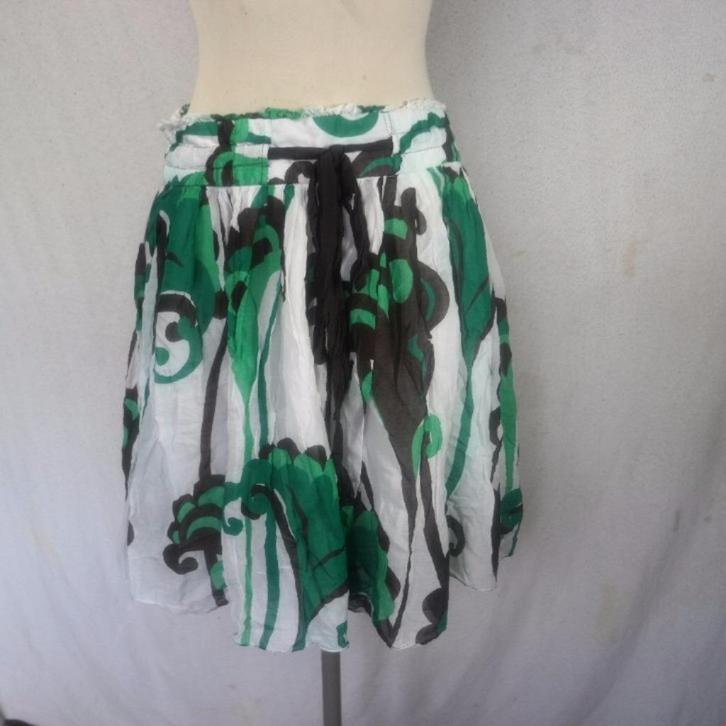 Mooie groen-witte zomer rok. Katoen & zijde. Mt L. Zara Basi, Kleding | Dames, Rokken, Zo goed als nieuw, Maat 42/44 (L), Wit