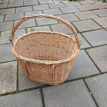 rietenfietsmand met stuurhaken  beschikbaar voor biedingen