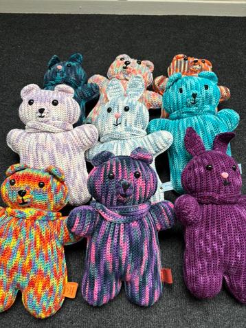 Gehaakte knuffels beschikbaar voor biedingen