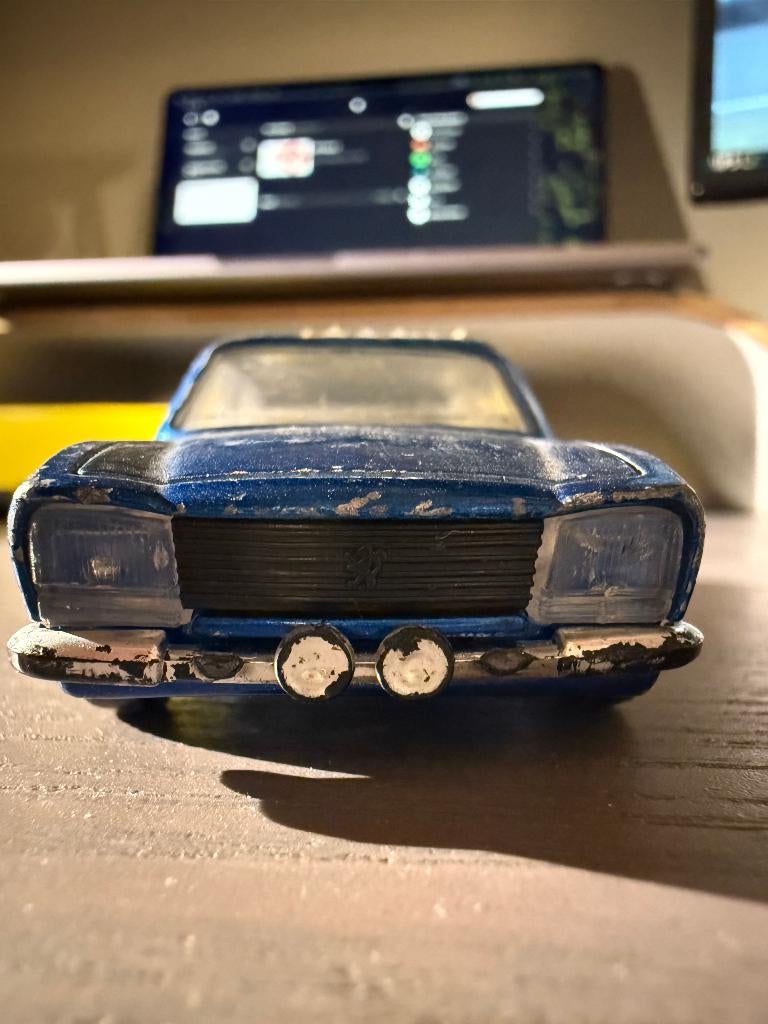 Peugeot 504 – L’âme Française in Miniatuur, Hobby en Vrije tijd, Modelauto's | 1:43, Ophalen of Verzenden, Gebruikt, Auto, Dinky Toys