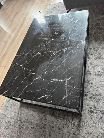 Marmeren salontafel  beschikbaar voor biedingen