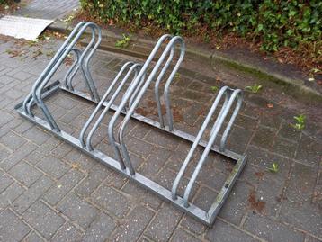 Fietsenrek voor 5 fietsen beschikbaar voor biedingen