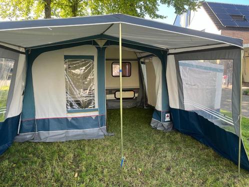 Caravan met stapelbed, Caravans en Kamperen, Caravans, Particulier, tot en met 4, 500 - 750 kg, Treinzit, Bürstner, Dwarsbed, 4 tot 5 meter