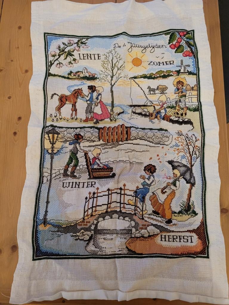 Vintage Wandkleed/Borduurwerk met Jaargetijden, Huis en Inrichting, Stoffering | Vloerbedekking, Gebruikt, Vintage, Minder dan 10 m²