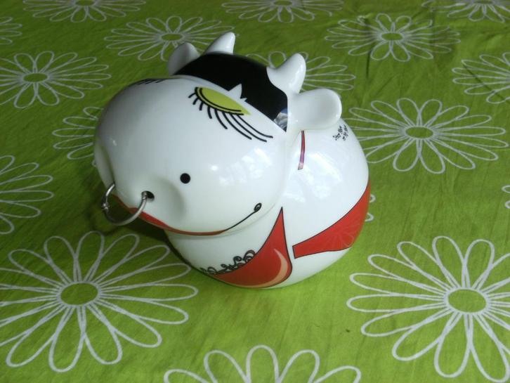 Grappige spaarpot van een koe, Verzamelen, Spaarpotten, Zo goed als nieuw, Dier, Steen, Aardewerk of Keramiek, Ophalen of Verzenden