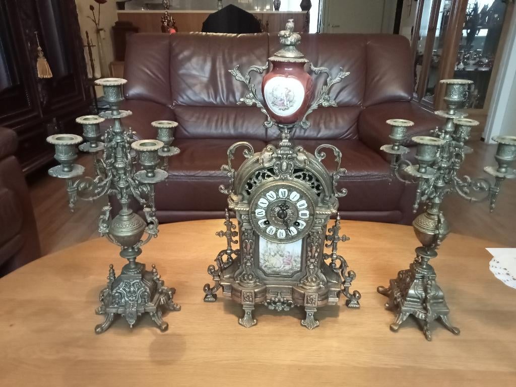 Frans klokstel met limouge afbeeldingen, Ophalen