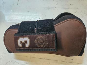 Verschillende peesbeschermers beschikbaar voor biedingen