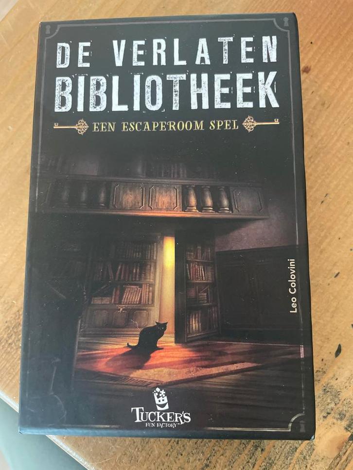 Escaperoom spel voor thuis - De Verlaten Bibliotheek, Hobby en Vrije tijd, Gezelschapsspellen | Bordspellen, Nieuw, Een of twee spelers