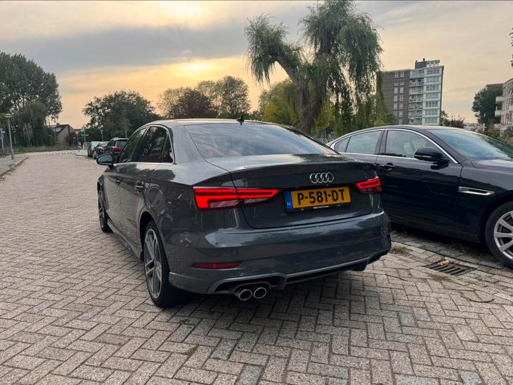 Audi A3 Limousine 35 TFSI 150PK S-tronic S-line Nano grijs, Auto's, Audi, Particulier, A3, ABS, Airbags, Airconditioning, Bluetooth