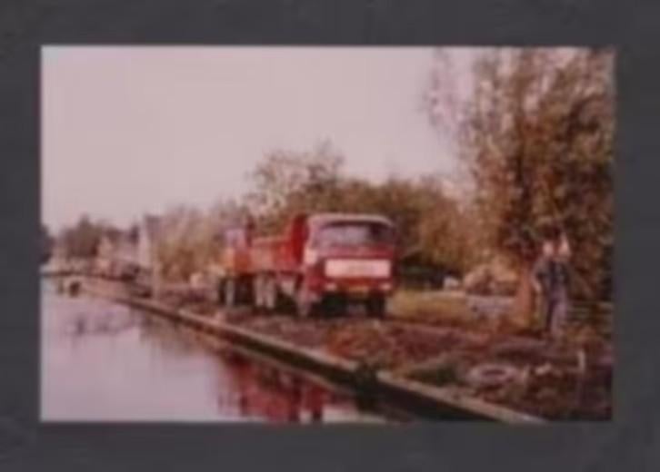Foto Koudekerk aan den Rijn Mercedes Vrachtwagen Boerenweg., Verzamelen, 1980 tot heden, Foto, Ophalen of Verzenden, Zo goed als nieuw