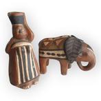 Klei / terra beeldjes olifant & vrouw met pot & kind 1102, Verzamelen, Beelden en Beeldjes, Gebruikt, Ophalen of Verzenden