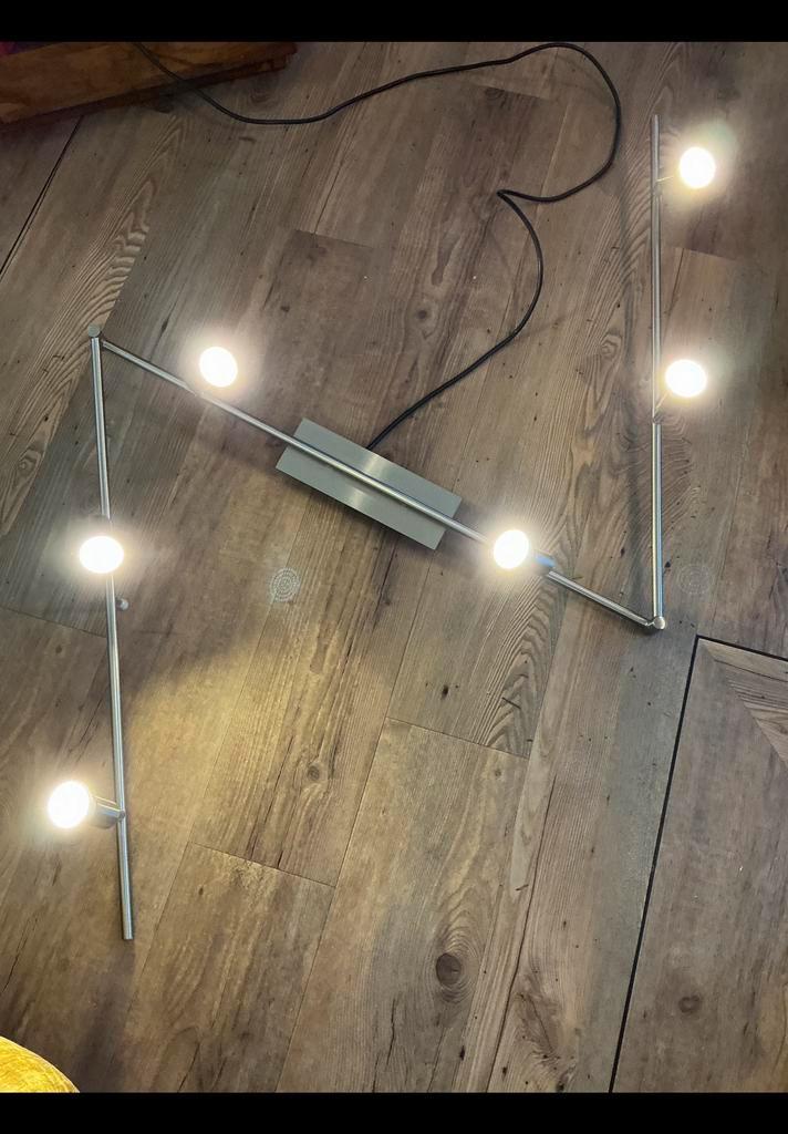 Lange buigbare RVS lamp bestaat uit 3 delen en 6 ledlampjes., Huis en Inrichting, Lampen | Plafondlampen, Zo goed als nieuw, Ophalen of Verzenden
