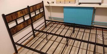 120 x 190 gerookt eiken bedframe beschikbaar voor biedingen