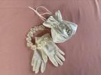 Handschoentjes, tasje en tiara met pareltjes, Antiek en Kunst, Ophalen of Verzenden