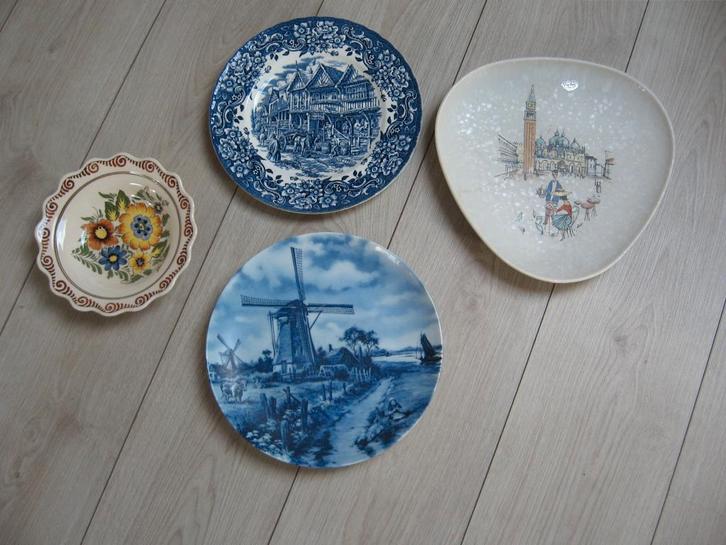 4 oude wand borden samen €40.00 Hand geschilderd €12.50 Pst., Antiek en Kunst, Antiek | Wandborden en Tegels, Ophalen of Verzenden