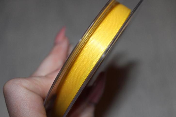 Satijn lint 9 mm - Geel gekleurd #1381, Hobby en Vrije tijd, Naaien en Fournituren, Nieuw, Lint, Band of Elastiek, Ophalen of Verzenden