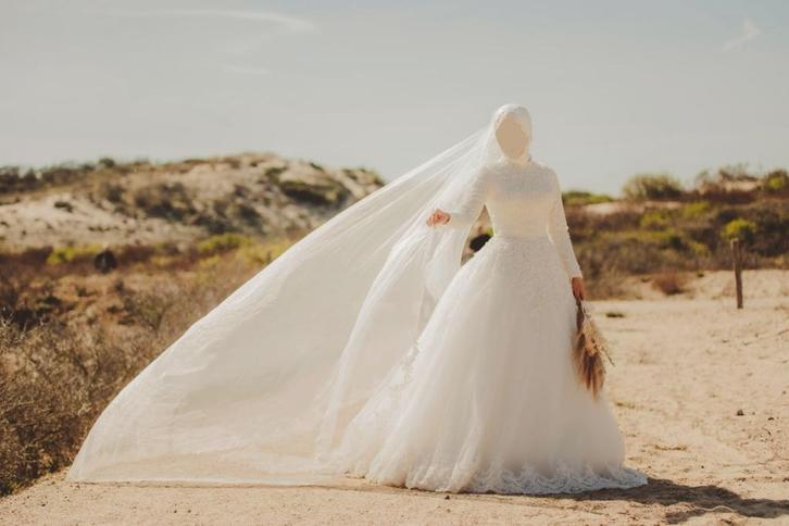 Turkse Bruidsjurk gelinlik - Sisi Den Haag - Hijab Stijl, Kleding | Dames, Trouwkleding en Trouwaccessoires, Zo goed als nieuw
