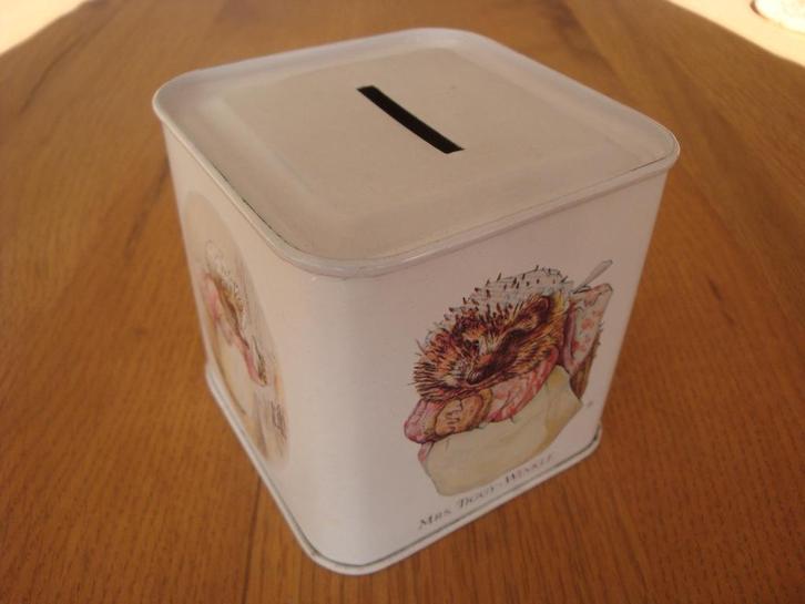 Spaarpot metaal Beatrix Potter Mrs. Tiggy Winkle vintage, Verzamelen, Spaarpotten, Gebruikt, Overige thema's, Metaal of Blik, Ophalen of Verzenden